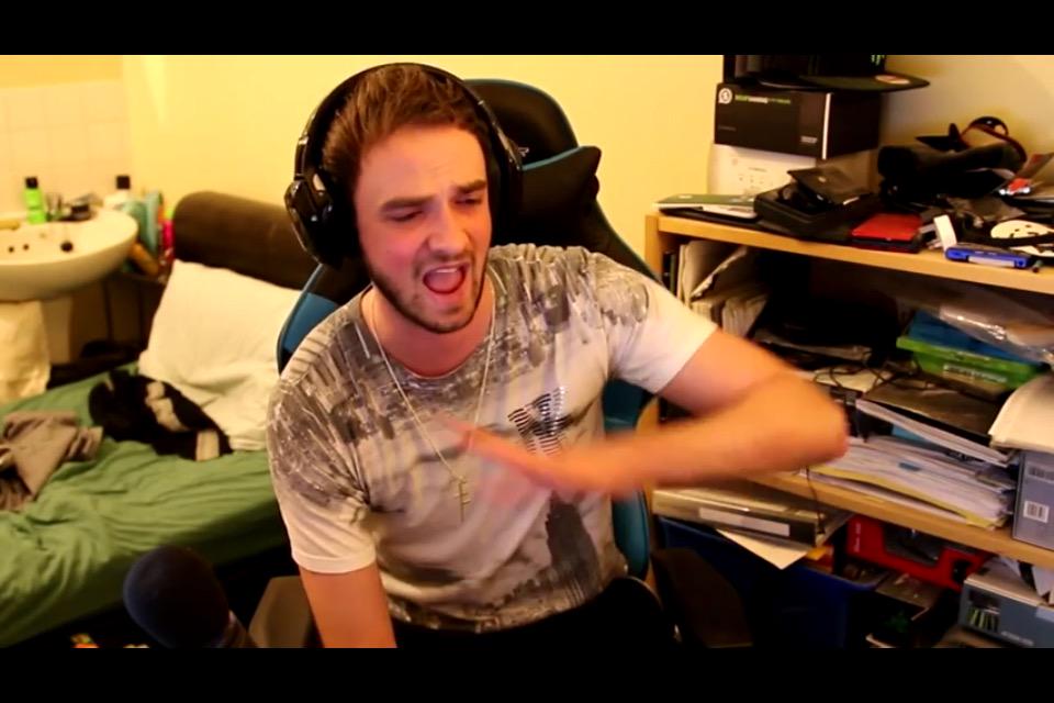 Ts_Sethy's tweet photo. When You Step On A Lego http://t.co/9Wo31FU848