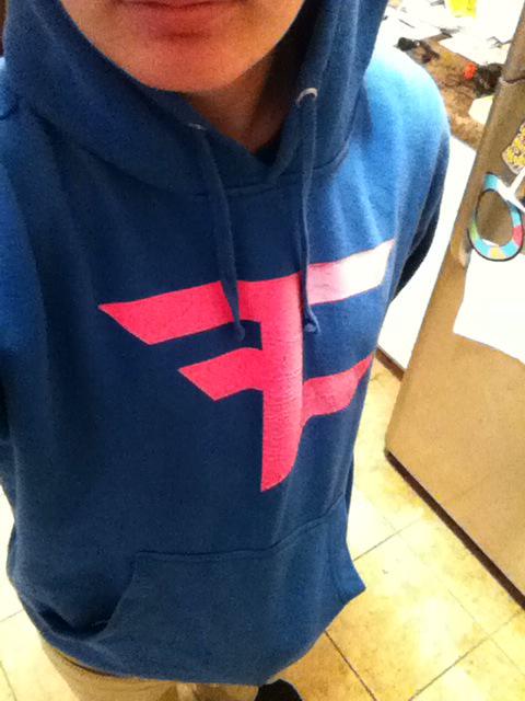 MrPeaboody's tweet photo. I used code Bloo @FaZeBloo and can im have your phone background? #CodeBloo #Bloo http://t.co/xBljrrYti9