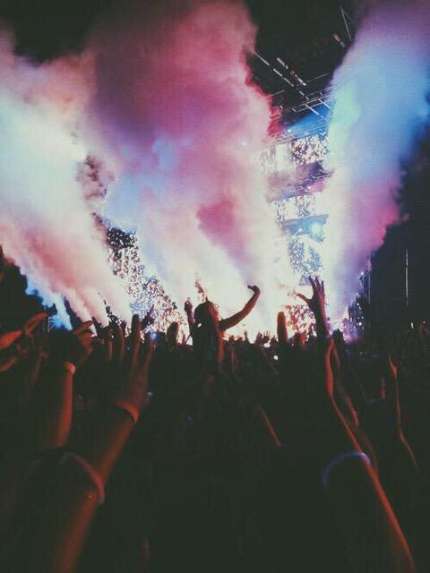 SickViews's tweet photo. Coachella looks so fun 😍 http://t.co/FN7MBIwI7r