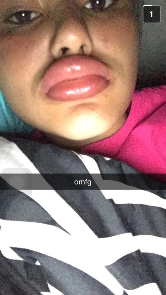 brookecaseyyy's tweet photo. IM DONE 😂 @_Chloeluna http://t.co/zb0zGOQQW7