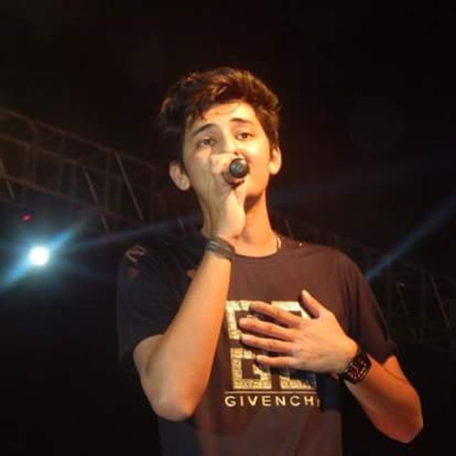 Darshians's tweet photo. @DarshanRavalDZ My thoughts are free to go anywhere, but it's surprising how often they head in your direction 😍😍 http://t.co/yz2SUtjxUA