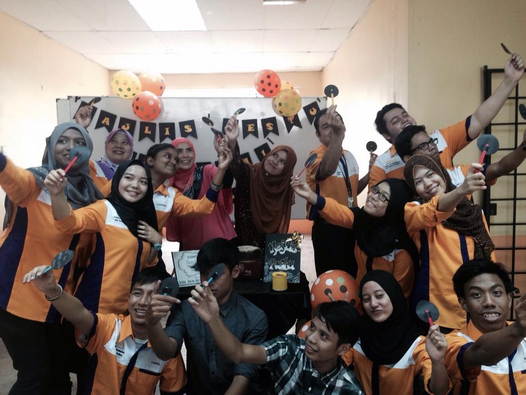 nadrah_musa's tweet photo. Our bond will never end. #unisel #uniselshahalam #potluck @UniselKita  #foundationmanagement http://t.co/tyA8asM7EZ