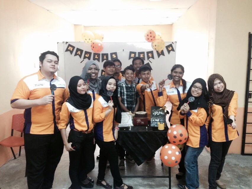 nadrah_musa's tweet photo. Our bond will never end. #unisel #uniselshahalam #potluck @UniselKita  #foundationmanagement http://t.co/tyA8asM7EZ