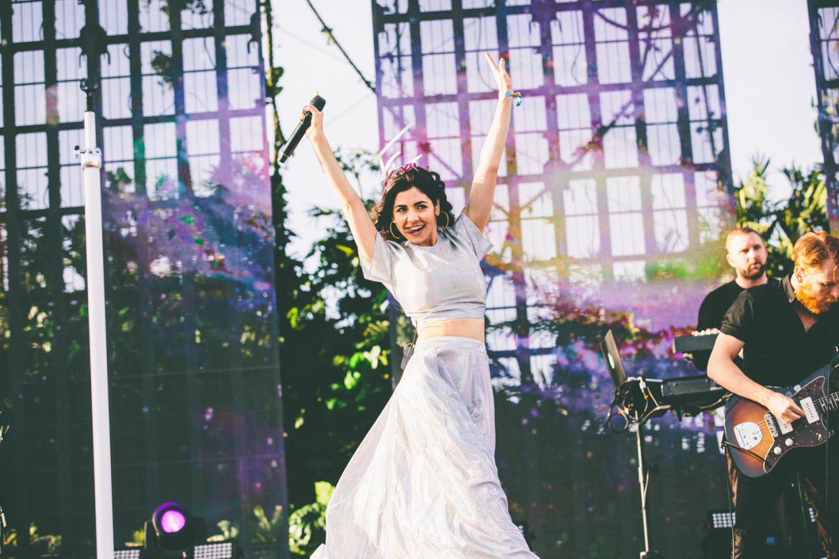 MarinaDSpain's tweet photo. Más fotos para el festival de Coachella, dia 19 de abril. http://t.co/eGbw9Y4UAq