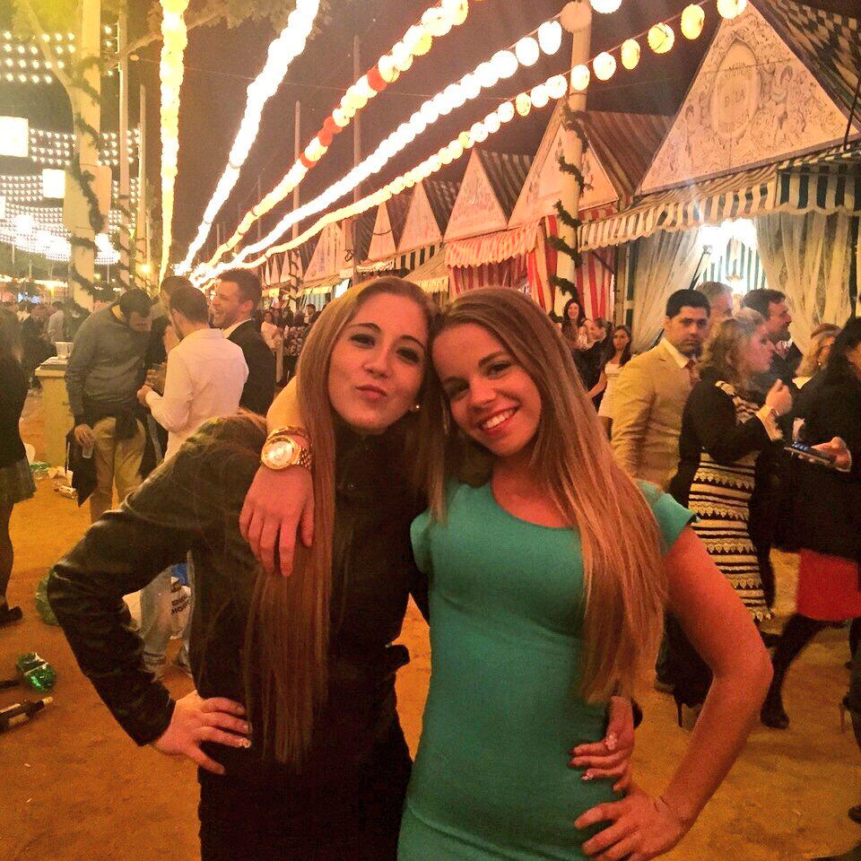 Sofiitacv's tweet photo. Empezando la feria con mi goris @mariibelLM8 http://t.co/4Pou7QCUu8
