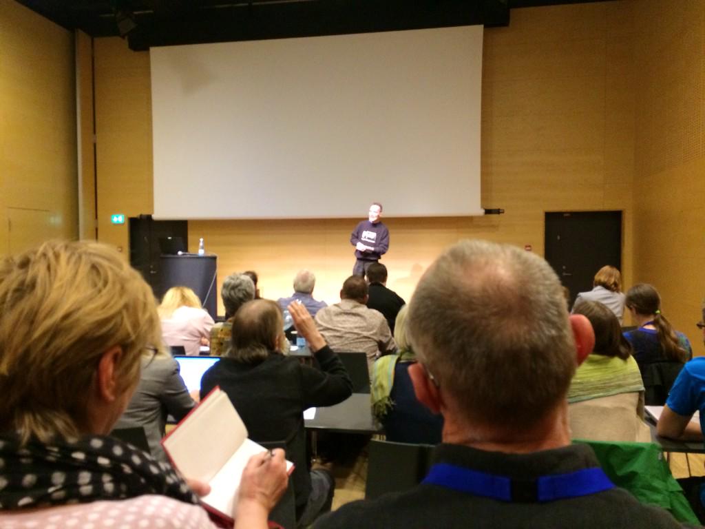 m_vinther's tweet photo. Lærer Henning Afzelius til #GL125: elever skal vide de har rettigheder, så vi etablerer arbejdsfællesskab på lige fod http://t.co/E88aSw65Zy