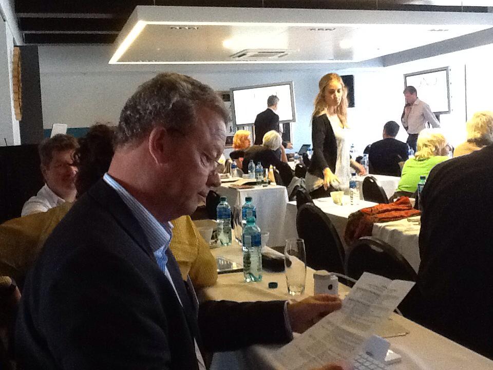 #ONO2015Tom Kent, ap: Users  trust more in facebook friends 
than in the media