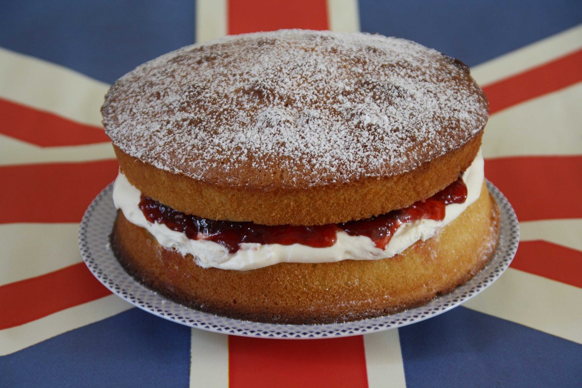 English cake. Бисквит королевы Виктории. Victoria Sponge Cake. Английский бисквит. Тортик на английском.