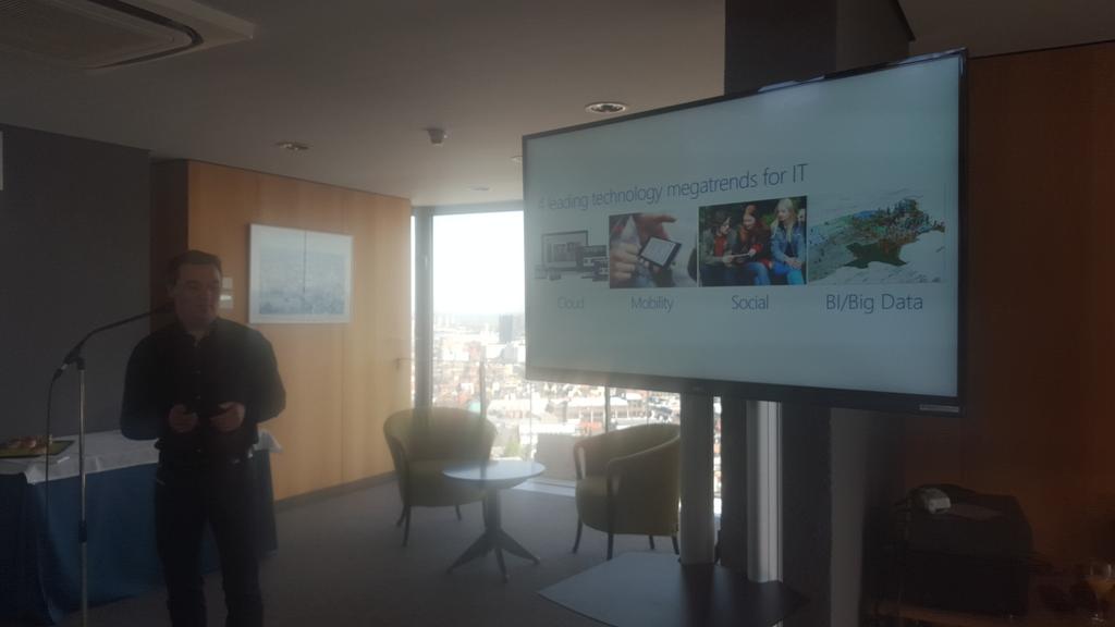 BiekeJ's tweet photo. Inspiring lunch: Future of IoT &amp; Challenges Big Cities face #kbcstartit http://t.co/I0NZpZCuv4
