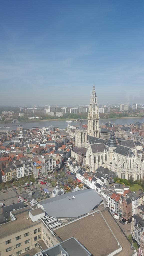 BiekeJ's tweet photo. Inspiring lunch: Future of IoT &amp; Challenges Big Cities face #kbcstartit http://t.co/I0NZpZCuv4