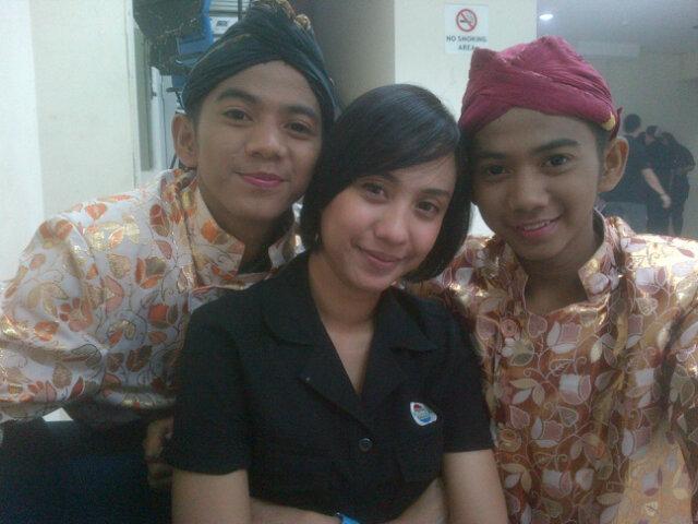 ekaprathika's tweet photo. 2R dan PUTRI kreatif DA2 mengucapkan selamat sore http://t.co/eJXkinqvLY