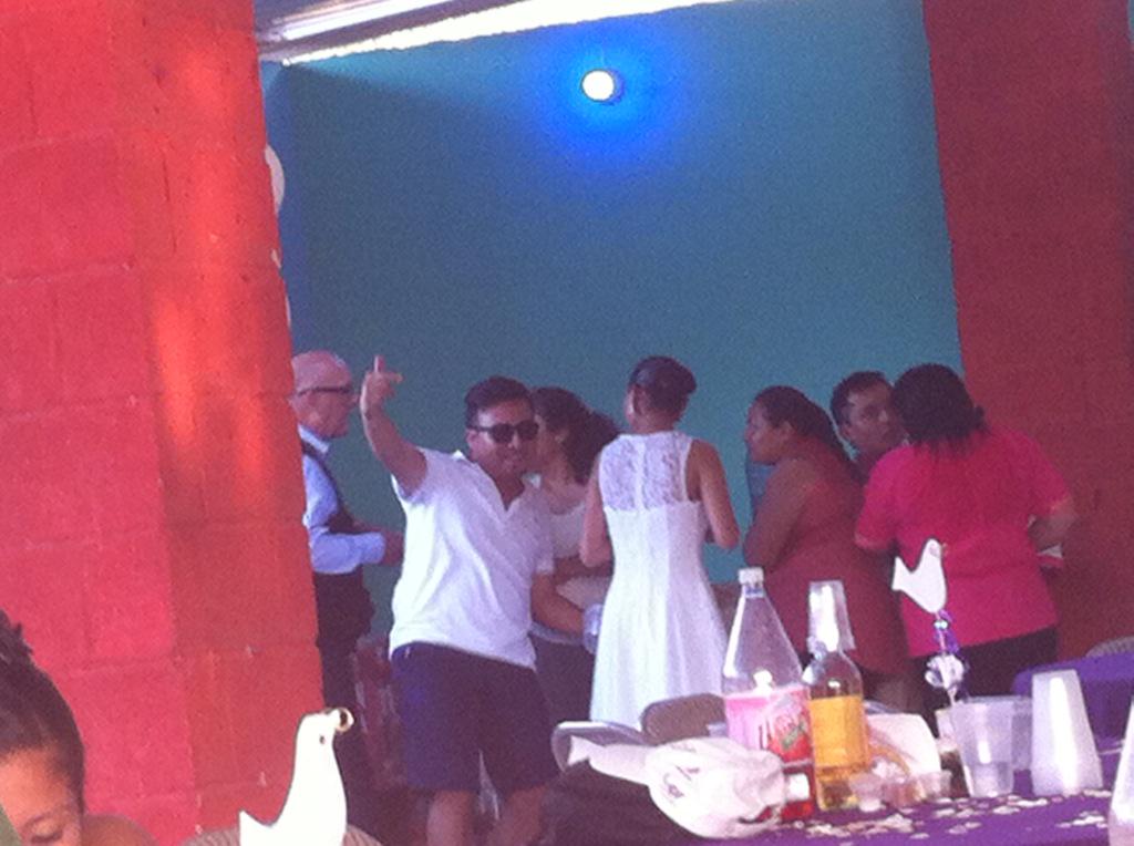 JOSEPH_STAR1's tweet photo. En la boda http://t.co/2c1QuK8JF3