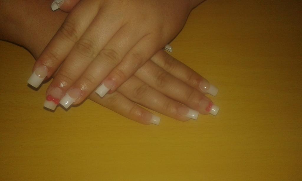 Anitacond92's tweet photo. Me encantan mis nuevas uñas♡ http://t.co/9c5wy6m94n
