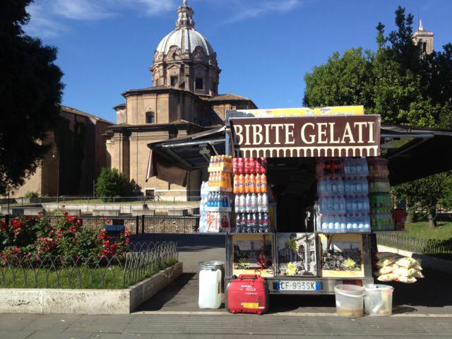 marilur1's tweet image. Ma a Storato, ai Fori, faranno illuminare anche i camion bar? #Roma #ideone #Vip #malimort