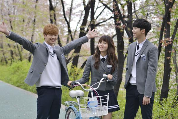  ملصقات و تحديثات جديدة + الإعلان الثاني من دراما Who Are You-School2015 CDGHo3dUsAAX4BF