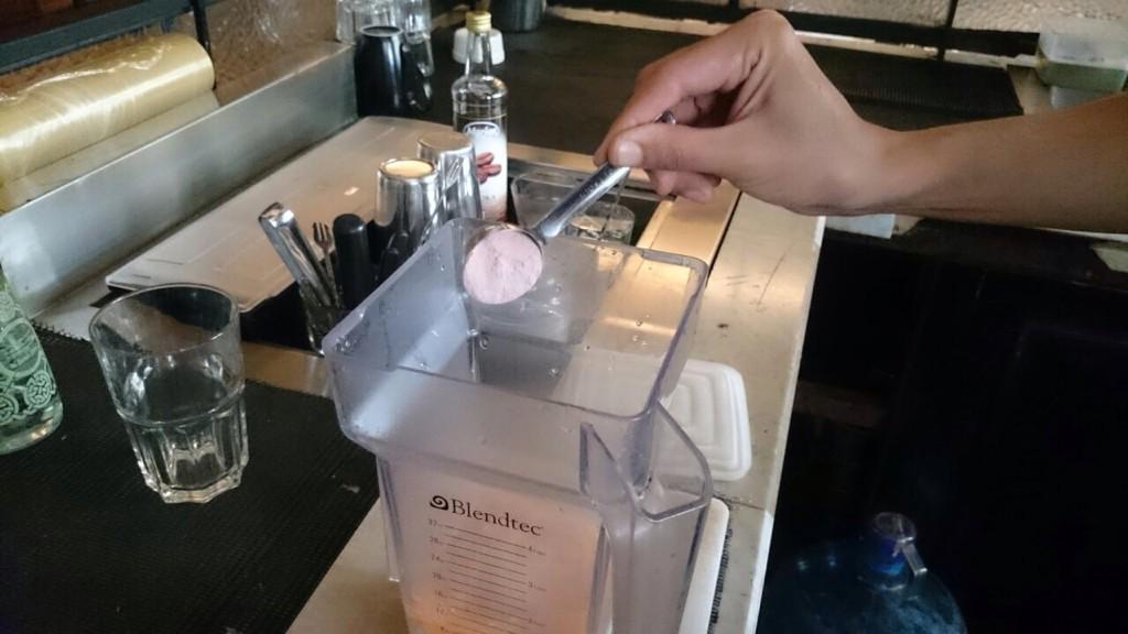 downtownjkt's tweet photo. Preparing something special for our lovely costumer. #blend #drink #special #bistro #downtownjkt #stupagroup http://t.co/xRsXBOxC1I