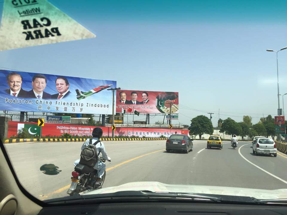 ZeshanMalick's tweet photo. Long live #PakChinaFriendship
               中巴友谊万岁
 #GwadarKeyToProsperity http://t.co/8oF6x590GB
