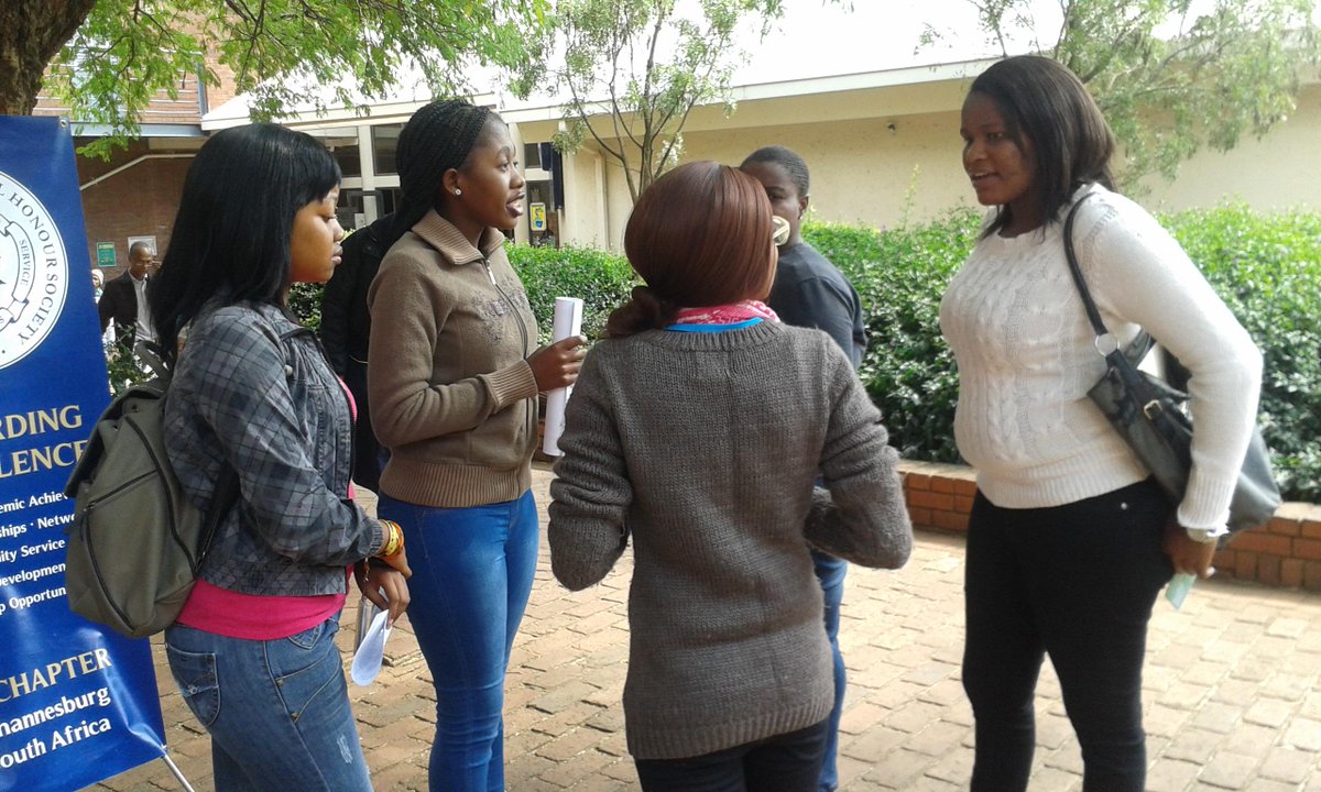 uj_goldenkey's tweet photo. Providing awareness to new, existing and non-members members about the society #infotable http://t.co/k1BSAU73AR