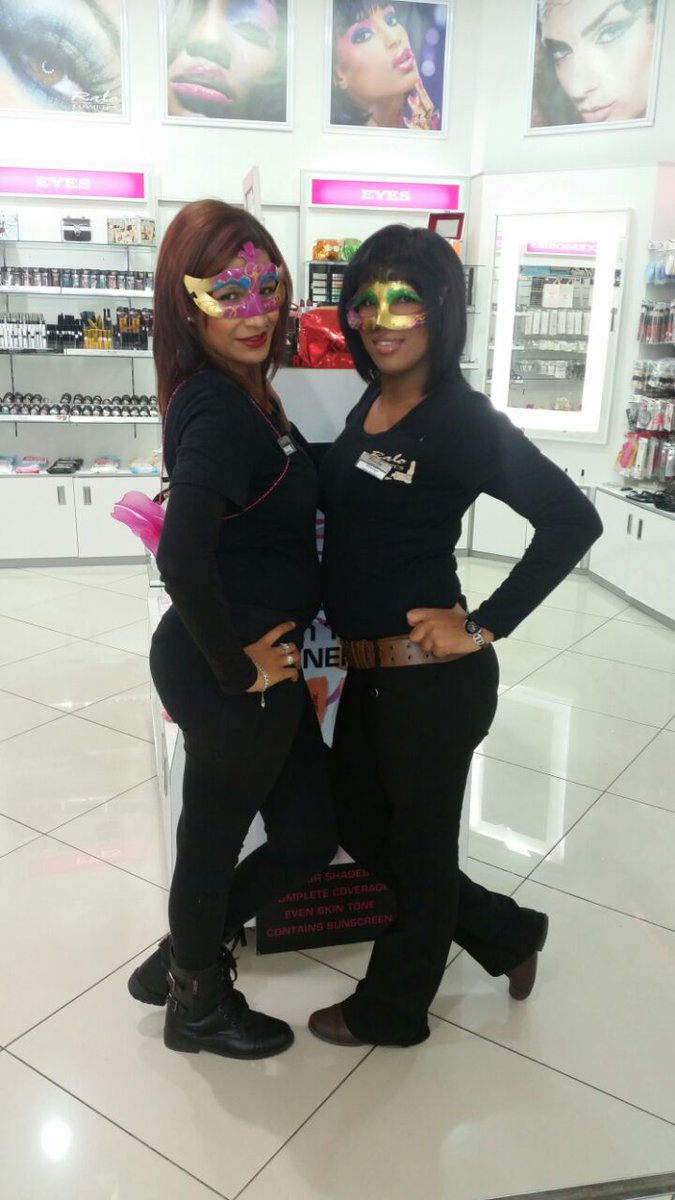 RaloCosmetics's tweet photo. #Princess day was amazing! #thankyou for all the pretty faces! xxx http://t.co/tyvg897kvx