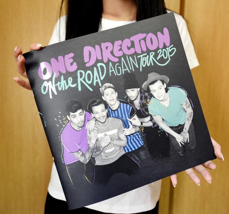 TVGroove's tweet photo. ワン・ダイレクション On The Road Again Tour 会場限定パンフレットを２名様にプレゼント！ @TVGroove をフォロー＆１Ｄの好きな曲を教えて！ #1Dパンフレット をつけてね☆〆5/7 #1DJapan http://t.co/iHYWa0g6Km