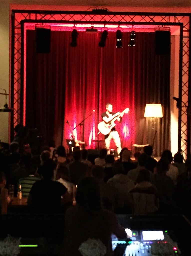 musicxmarketing's tweet photo. Gestern bei der Percussive Guitar Night von @ArtistsOfBerlin mit @Tobias_Rauscher http://t.co/BJcEqoKHba