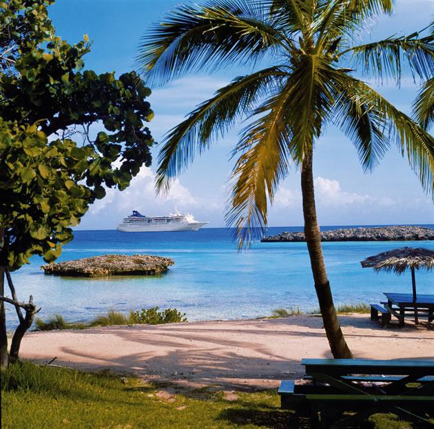 YouMeTravel's tweet photo. #Jamaica het land van prachtig #natuur, muziek, #reggae, sfeer, eindeloze #stranden en vele #excursies. Interesse? http://t.co/z5oRh7eDs0