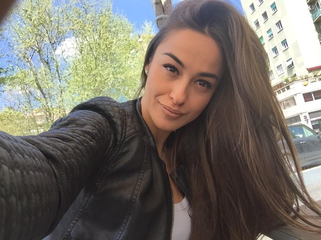 GnoccheCalcio's tweet photo. Buongiorno spettacolare con la meravigliosa @SPasqualina! Due occhi che incantano e conquistano... #chegnocca http://t.co/8KkOfnvvL4