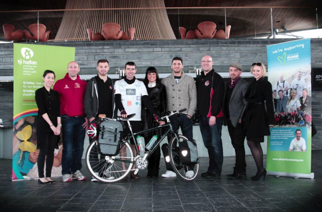 Oh wow <a href="/SianGunney/">Sian Gunney</a> @NathanClev <a href="/tyhafan/">Tŷ Hafan Children's Hospice</a> @becglastonbury <a href="/cardiffdevils/">Cardiff Devils</a> this was three years ago. #charity #cardiff