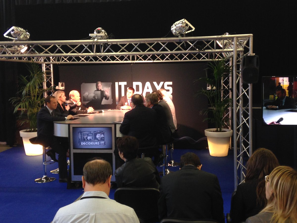 AmiensDigital's tweet photo. En Direct de l'inauguration du #PICARITDAY à #Mégacité #Amiens http://t.co/FhTgK8DNpI
