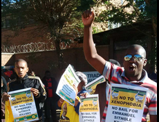 DripDripSplash1's tweet image. ANC supporters protest outside the Alexandra Magistrate’s Court #EmmanuelSithole | ann7.com/article/30749-…