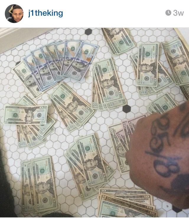 Busy_Getn_Money's tweet photo. 25/8 I've been busy getn money 💸
Follow me on Instagram at J1theking http://t.co/fyhA4Ue6XH