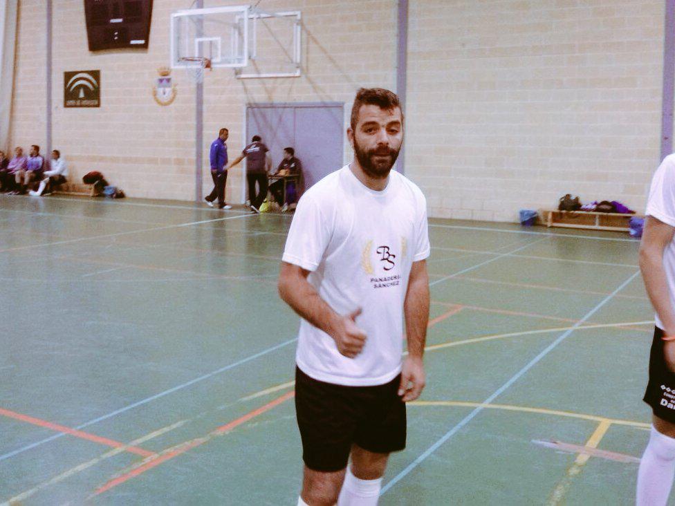 Estudiantes_FS's tweet photo. Final de la temporada con derrota por 2-1 contra Bar Cañizo. Dar las gracias a Alejandro por echarnos una mano. http://t.co/vuiEydXHKW