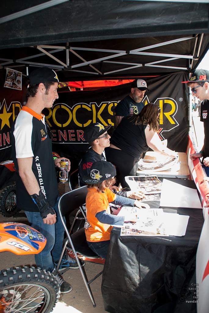 cros48pilar's tweet photo. #JCR #Box /#mxspain @SergioSanchez80 @joancros48 @eduhd97 @supercroscross http://t.co/jQCWBP6VXy