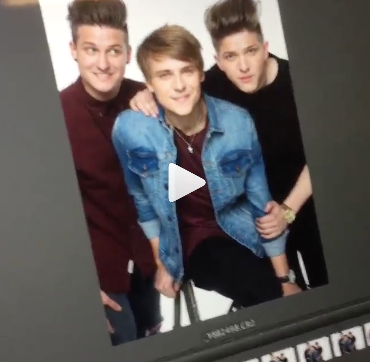 RockRiderRecord's tweet photo. This is how you make music from a photo session >> https://t.co/zXRmznH0PJ #JTRme #JTRworlwide http://t.co/QLNyg0wyaD
