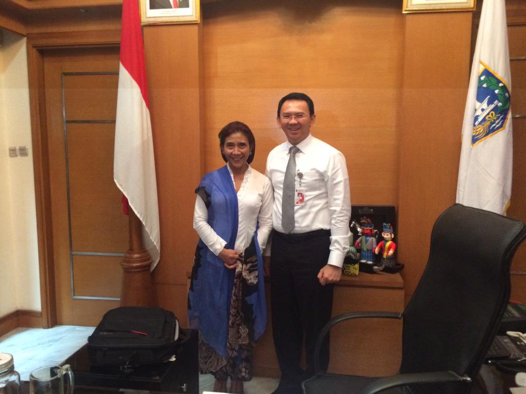 Tadi pagi di kantor Pak Ahok. Saya tawarkan tanah KKP untuk waduk supaya Jakarta tdk Banjir, hehehe.