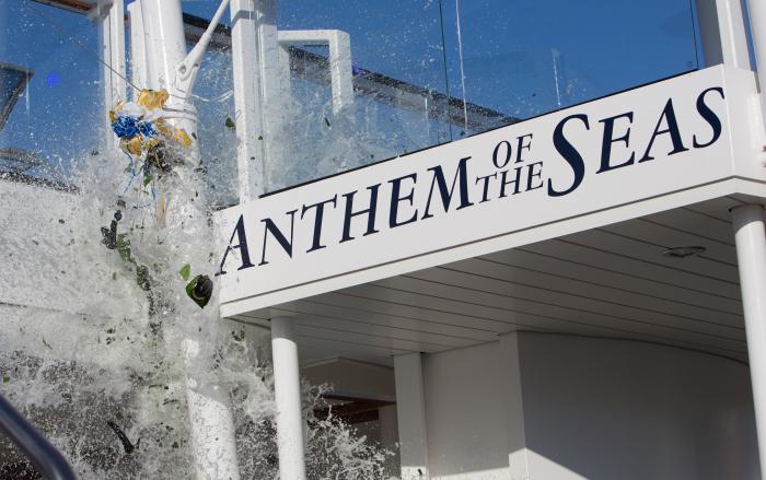 Singing Godmother Launches #Anthem of the Seas
goo.gl/o8HFF6  <a href="/RoyalCaribbean/">Royal Caribbean</a> #Southampton
