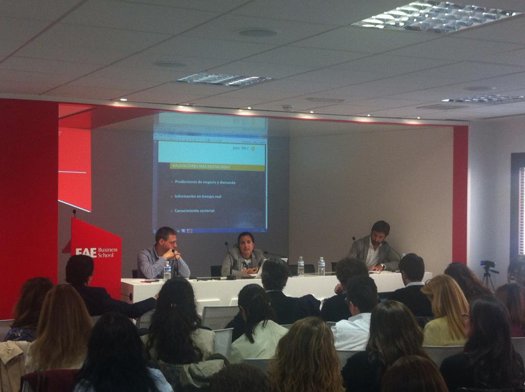 GVAinvattur's tweet photo. RT @EAE_: Territorio creativo presentando el estudio "Big Data: Retos y oportunidades para el turismo" #innoTurismo http://t.co/9BU6w8MTR7