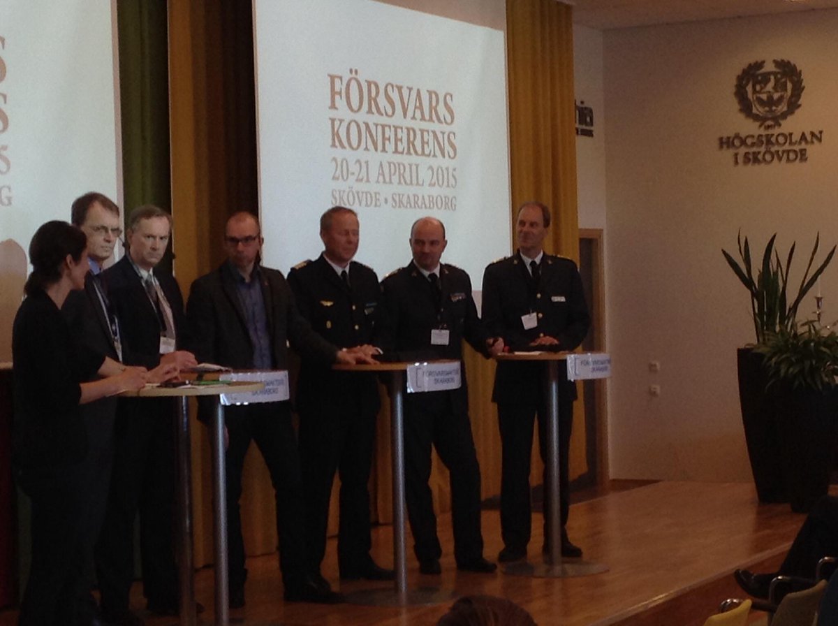 forsvarskonf's tweet photo. Många dignitärer på scenen nu: "In Sweden we have a system"
#fmkonf http://t.co/R4zVW3LDLK