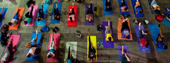 HarvardBiz's tweet photo. Regular exercise is part of your job. Here's how to incorporate it into your routine: http://t.co/b7p2bNUGrx http://t.co/pcnlCvgat9