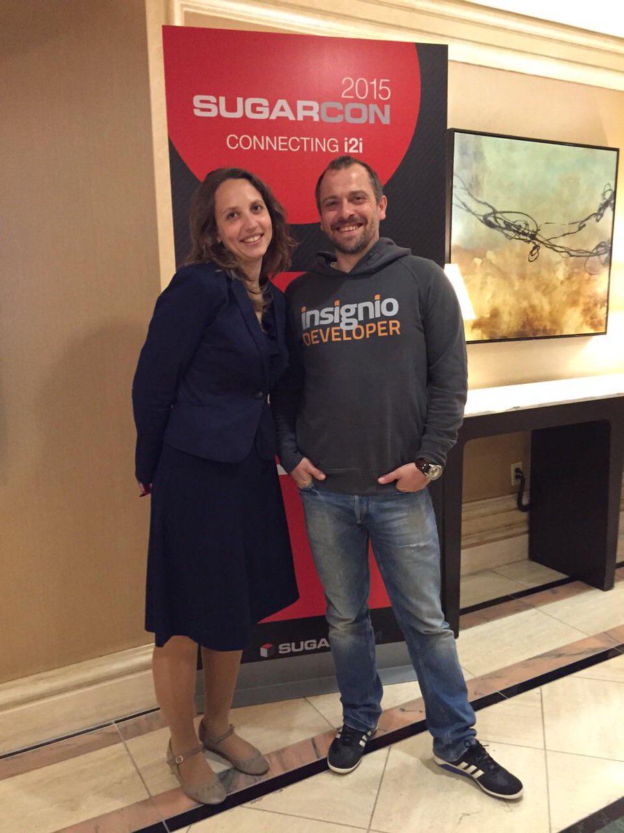 Developer-Look bei der #SugarCon: Sugar Channel Managerin Charlynne Elezi mit #insignio COD Mirco Müller.