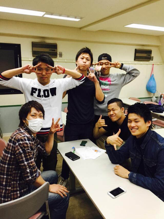 osakars's tweet photo. ST2Bパーソナルトレーナーコースの放課後*\(^o^)/*リゾマッチのTシャツ真剣に考え中‼︎
＃リゾマッチ ＃ST2B http://t.co/DyBBhD5ezr