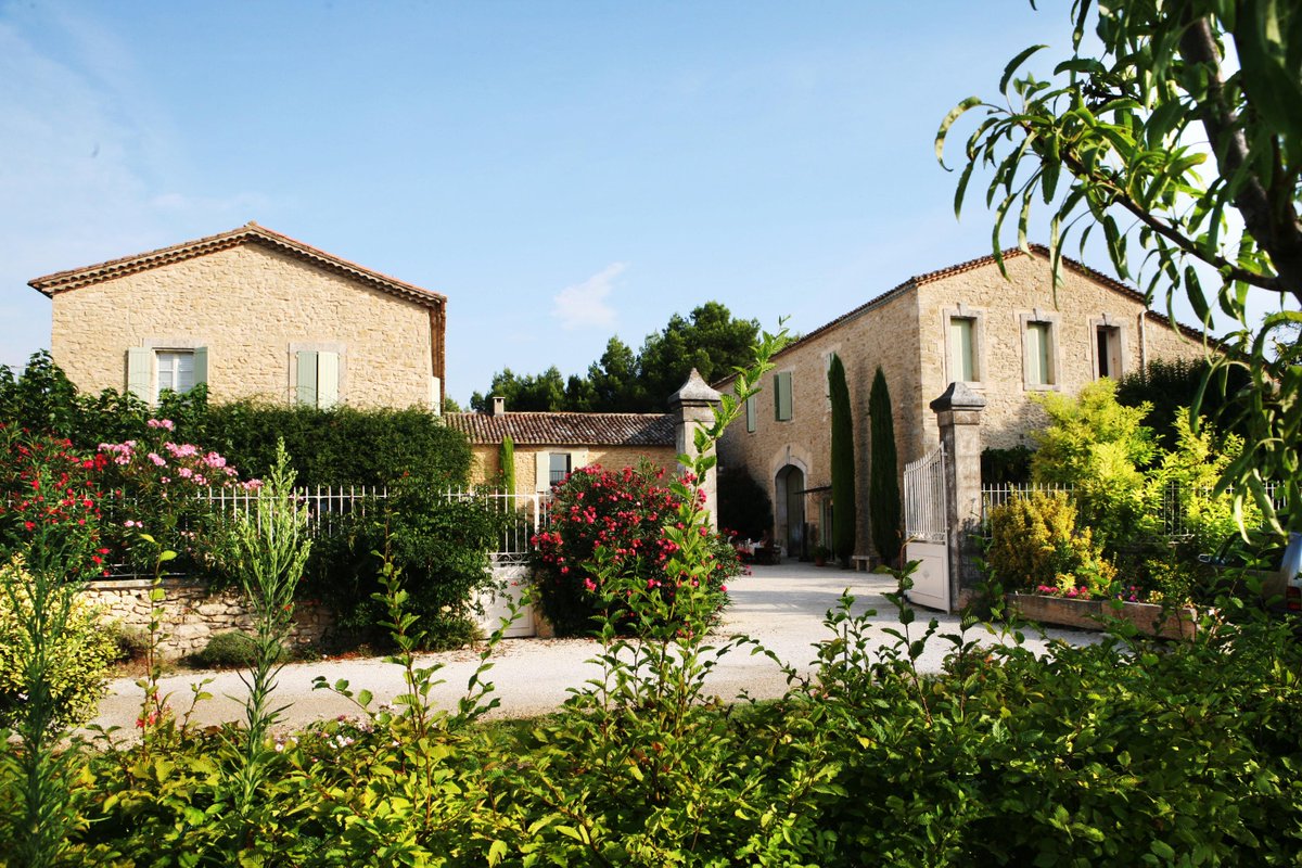 lacourdessens's tweet photo. 01/05/15... #OpeningDay #Soon #Maisondhôtes http://t.co/qAAYPQchfn