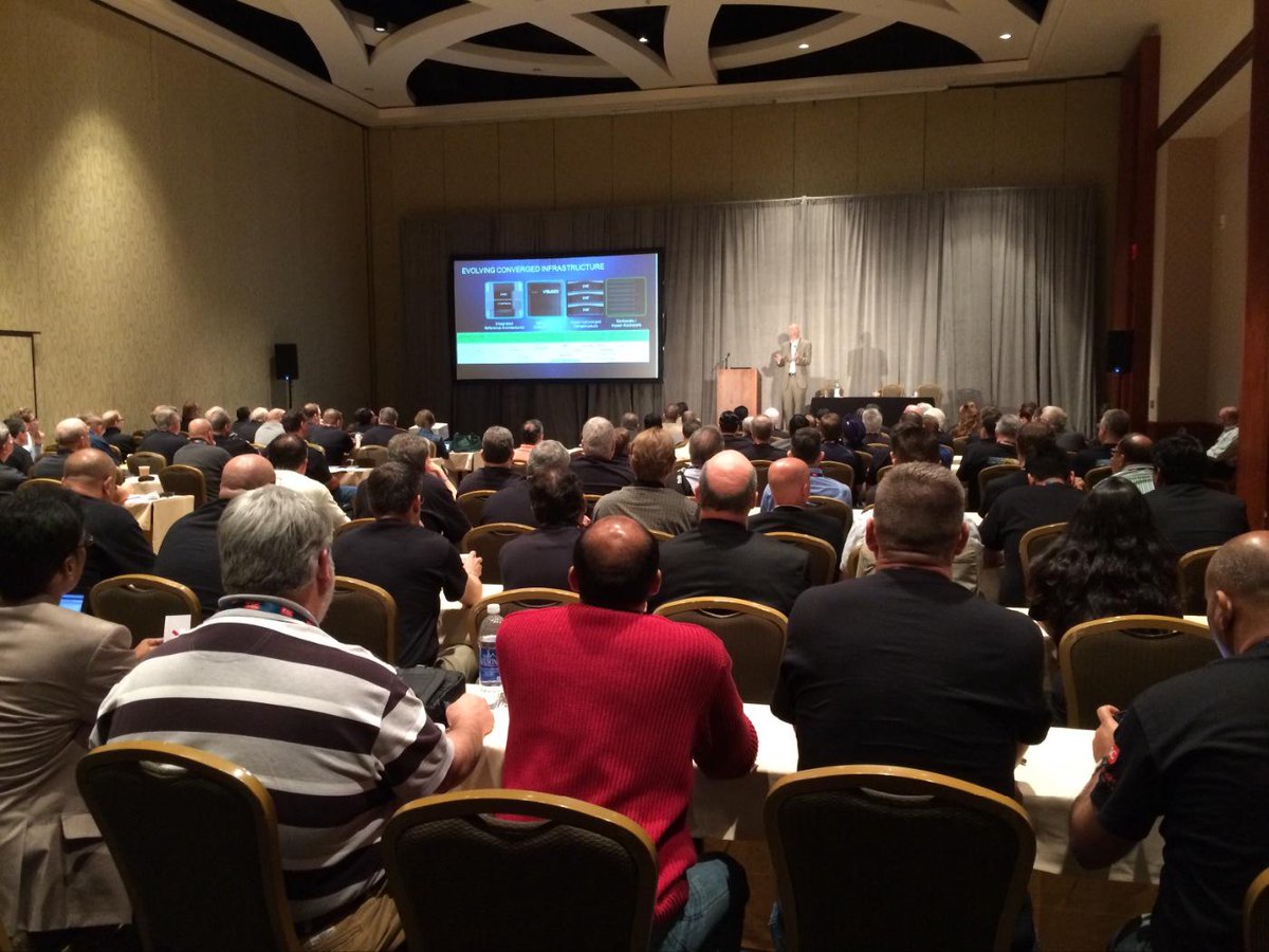 BetsyYoungdahl's tweet image. Full house at the EMC session at CSC GSC-TechCom. Thank you! #csctransform @EMCpartners @lmangas