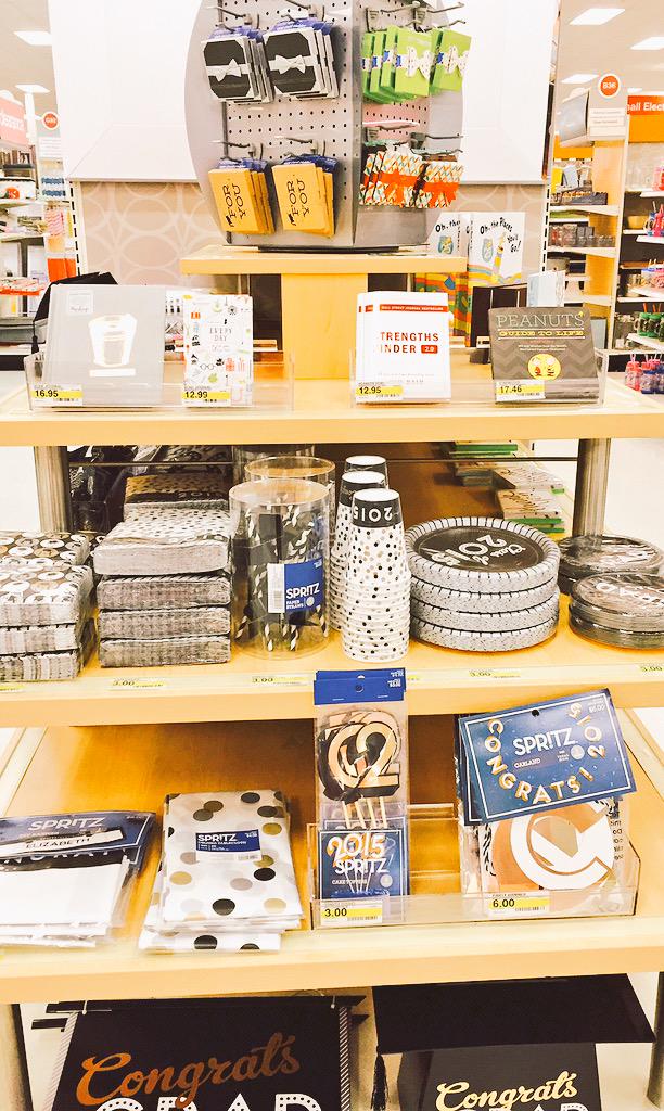 MalekKristin's tweet photo. @EvansLindy @2251 found a way to reuse the battery spinner #salespush week ➡️Dcode #FillTheFloorTo4 & made grad focal http://t.co/IqEZNyZ8Wa