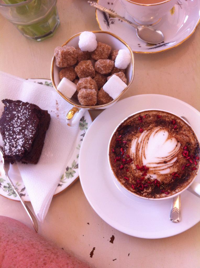 EFMTB's tweet photo. Brilliant coffee and cake as usual @cafe_dada #prerideprep http://t.co/E2JPDSWppo