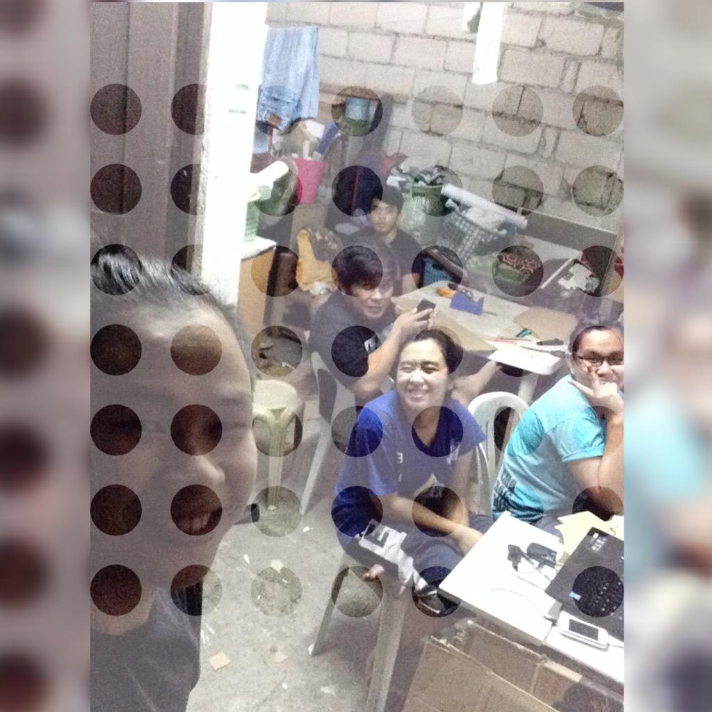 ammsm__'s tweet photo. Doin some shit with this ppl ๐ญ๐๐ @_jessperez @nicole_estojero @K8ahleen #joebert #design4 #mangui-ob http://t.co/iiykji2Lnc