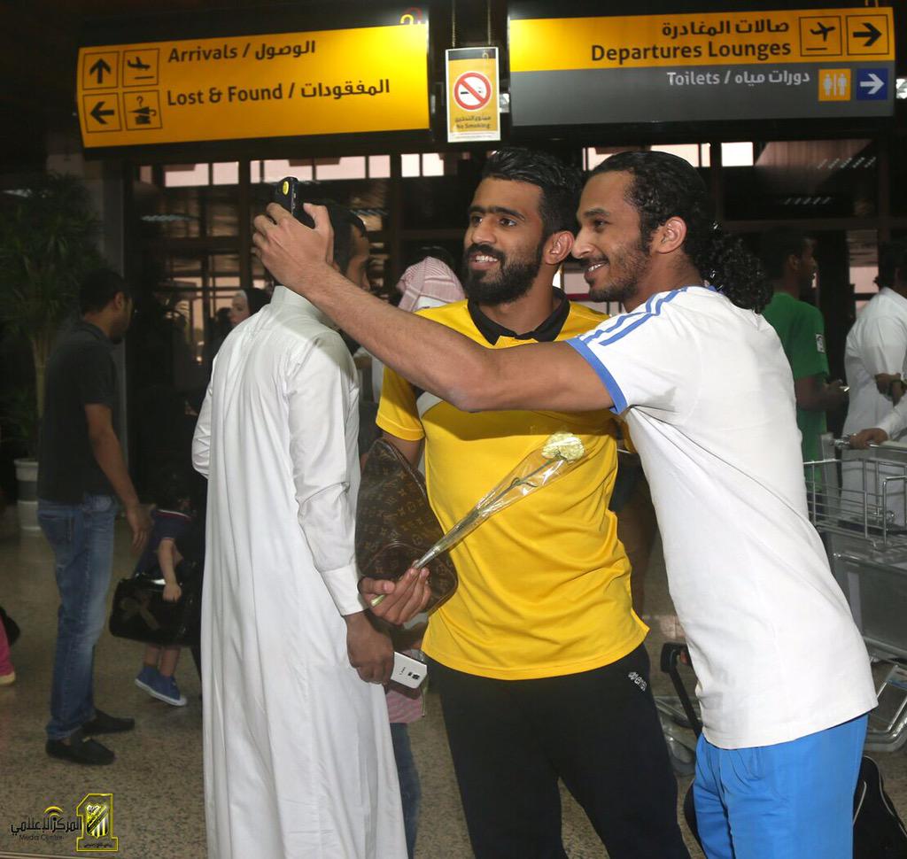 ittihad's tweet photo. وصول الفريق الكروي الى الاحساء ١ http://t.co/aE9kCqBD43