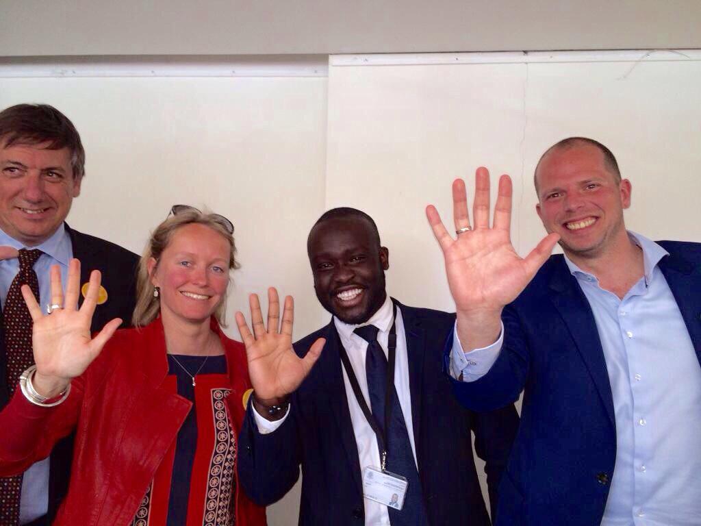 Kracht van verandering, motor van vooruitgang. Iedereen #helfie! <a href="/FranckenTheo/">Theo Francken</a> <a href="/JanJambon/">Jan Jambon</a> <a href="/AnnickDeRidder/">Annick De Ridder</a> <a href="/malmerro/">Mariam Al Merrouni</a>