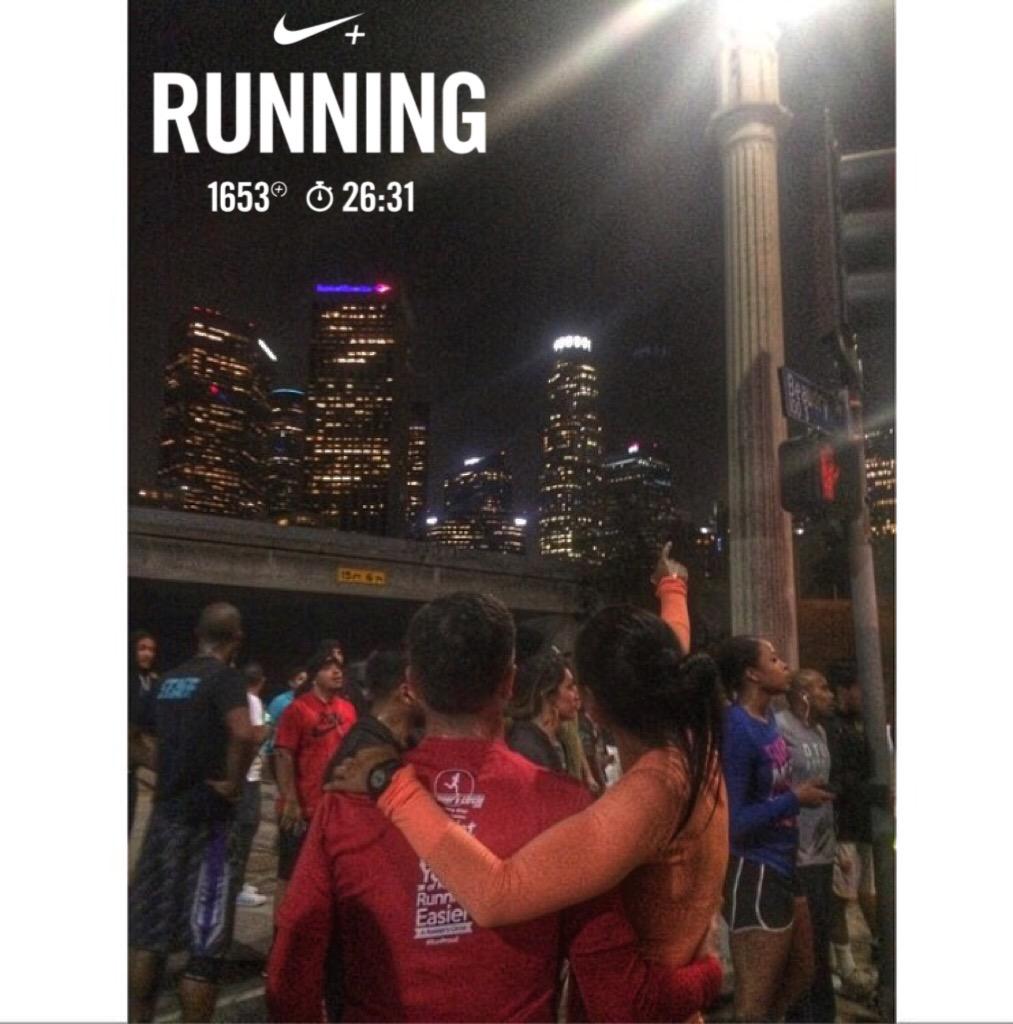 nathaliepointu's tweet photo. #latepost: 'Look J, DTLA skyline' 😉 @arunnerscircle @_BlacklistLA [📷: @RIGOManFSteel] @NikeRunning #RunWithMona http://t.co/1PVbWuZHhU
