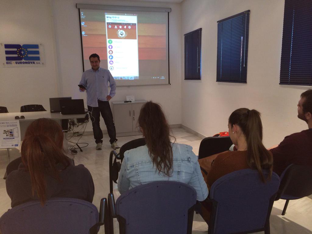 BicEuronova's tweet photo. @AlbertRomario CEO de @ideafixmalaga presenta esta plataforma de cupones con descuentos geolocalizados #ELBICVen http://t.co/nED33rvYAK